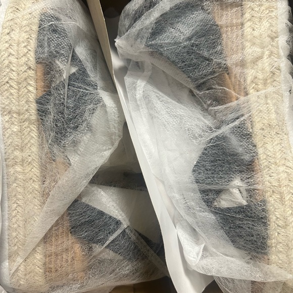 New in Box - Black Espadrille Wedge Sandals โ Size 7 โ - Picture 6 of 7